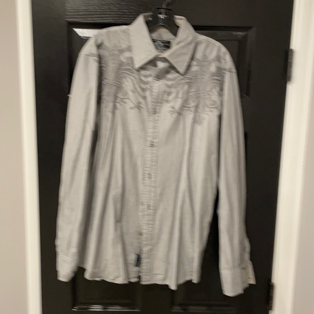 Roar button up